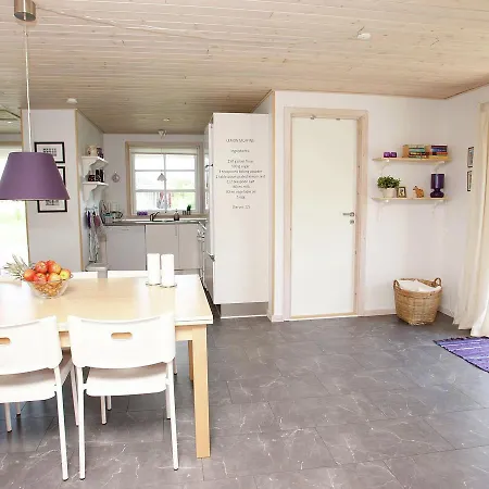 Three-bedroom Holiday In 20